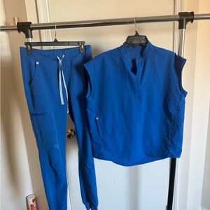 Rafael top and Zamora jogger bottom - small